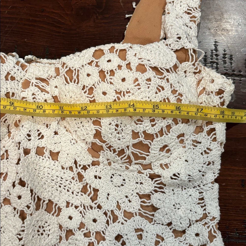 Elegant White Lace Dress - Picture 6 of 8